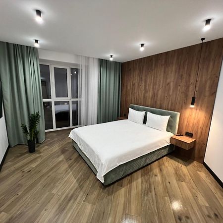 Люкс Апартаменти Район Автовокзалу В Жкарена Та Жк Great House Поблизу Обласноі Лікарні Rivne Exterior photo