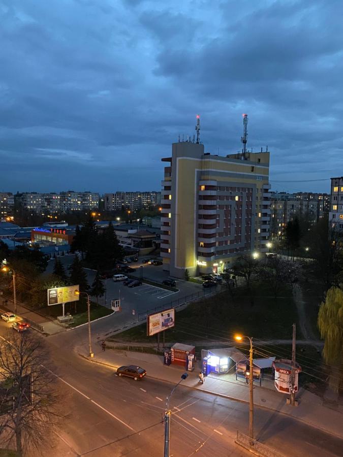 Люкс Апартаменти Район Автовокзалу В Жкарена Та Жк Great House Поблизу Обласноі Лікарні Rivne Exterior photo