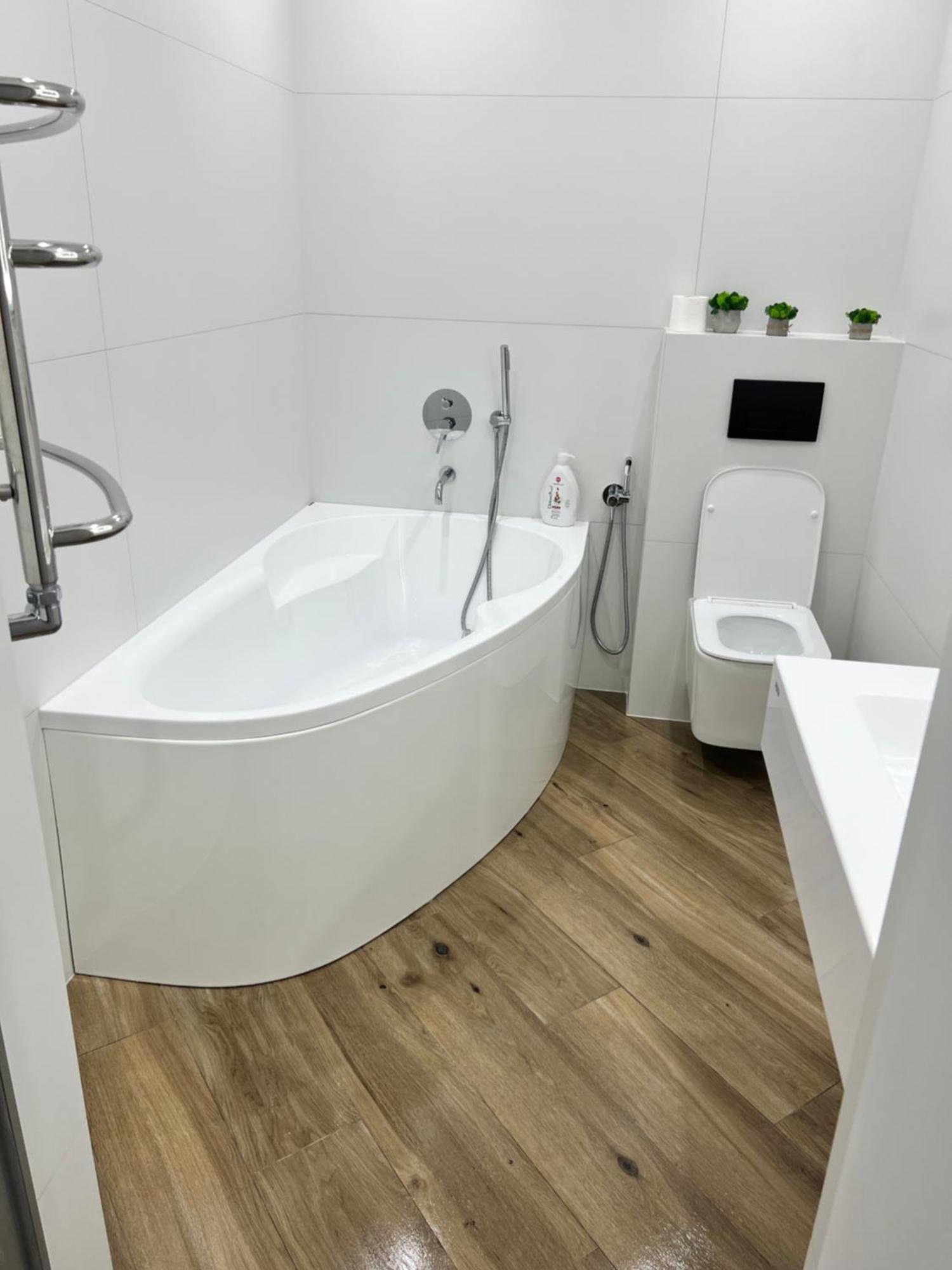 Люкс Апартаменти Район Автовокзалу В Жкарена Та Жк Great House Поблизу Обласноі Лікарні Rivne Exterior photo