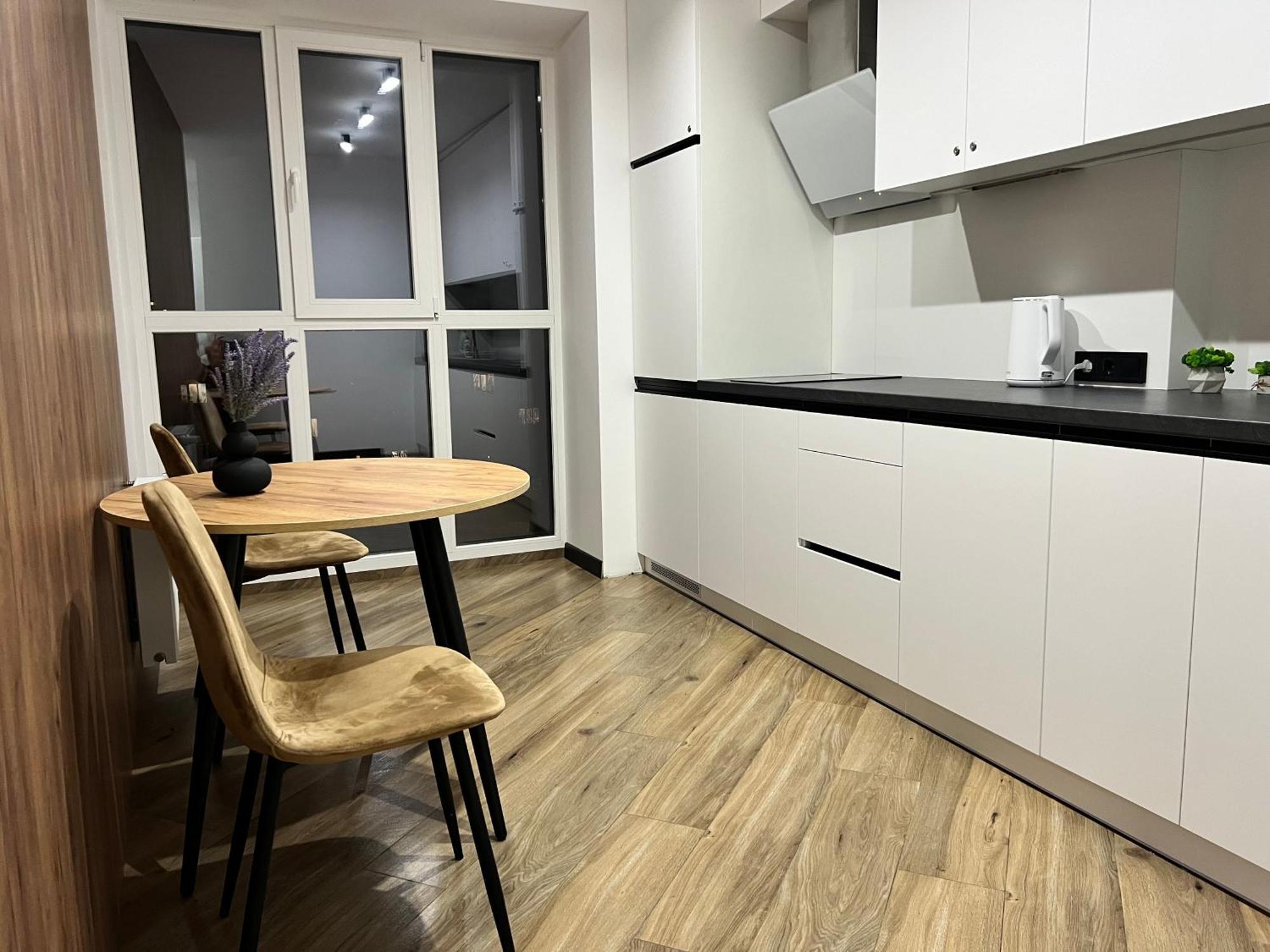 Люкс Апартаменти Район Автовокзалу В Жкарена Та Жк Great House Поблизу Обласноі Лікарні Rivne Exterior photo