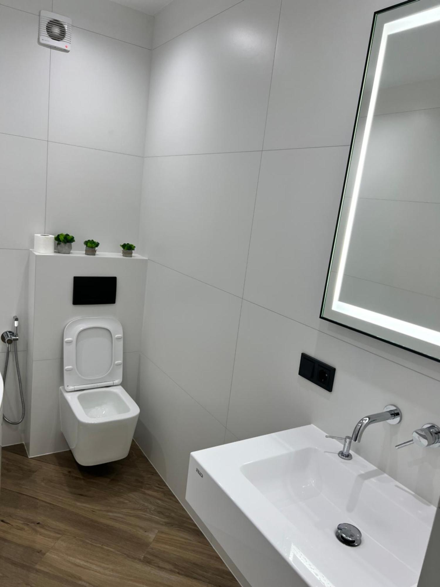 Люкс Апартаменти Район Автовокзалу В Жкарена Та Жк Great House Поблизу Обласноі Лікарні Rivne Exterior photo