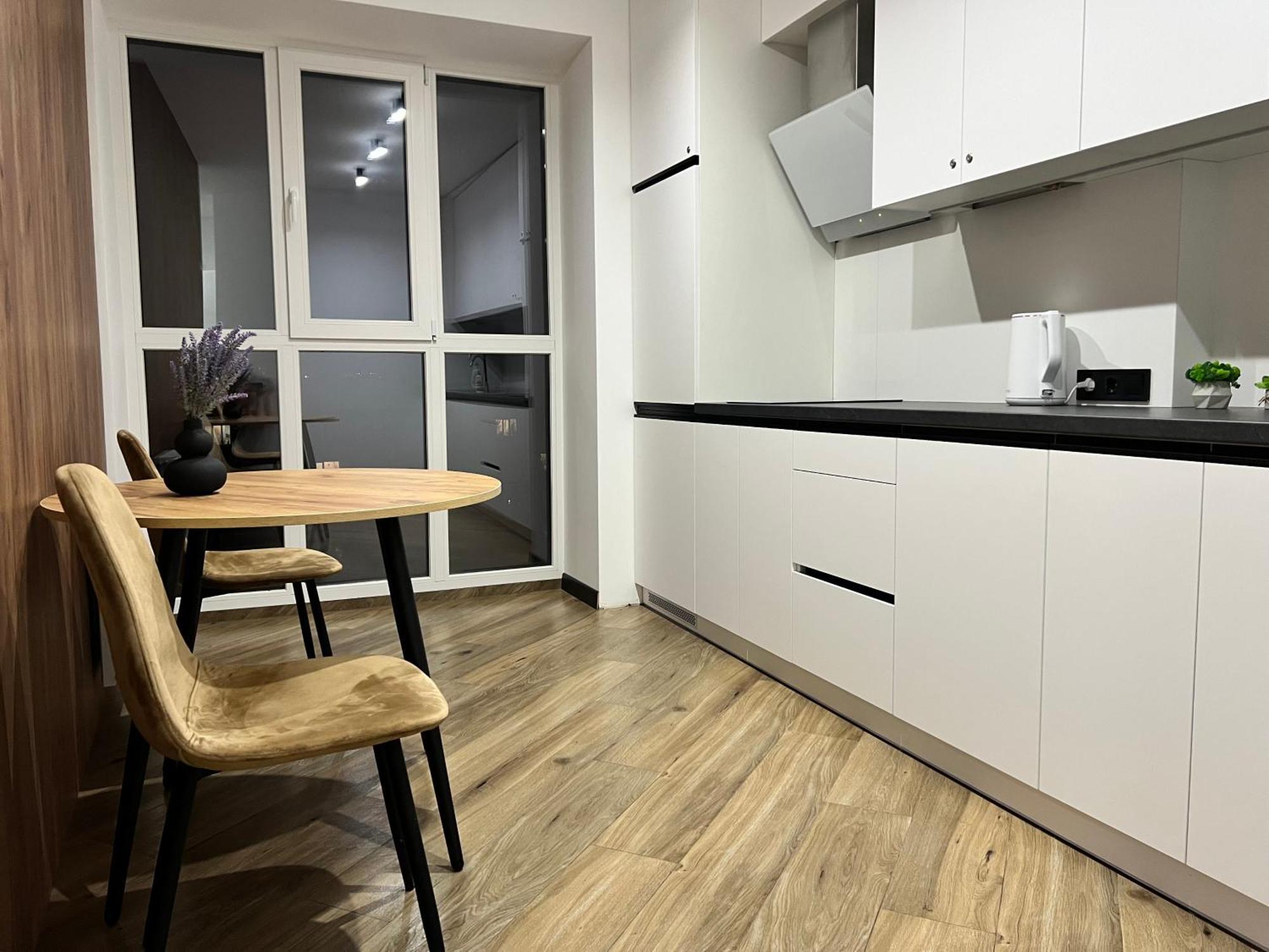 Люкс Апартаменти Район Автовокзалу В Жкарена Та Жк Great House Поблизу Обласноі Лікарні Rivne Exterior photo