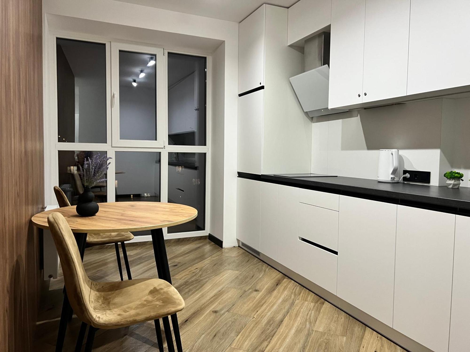 Люкс Апартаменти Район Автовокзалу В Жкарена Та Жк Great House Поблизу Обласноі Лікарні Rivne Exterior photo